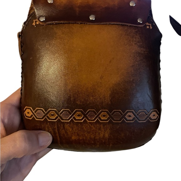 Whimsical Owl Genuine Leather Crossbody Purse Brown with zipper & magnetic flap - Picture 6 of 9